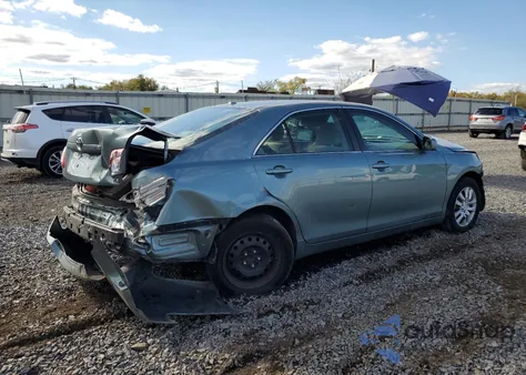 2010 Toyota Camry Base z USA, uszkodzony, nr VIN 4T4BF3EKXAR013028